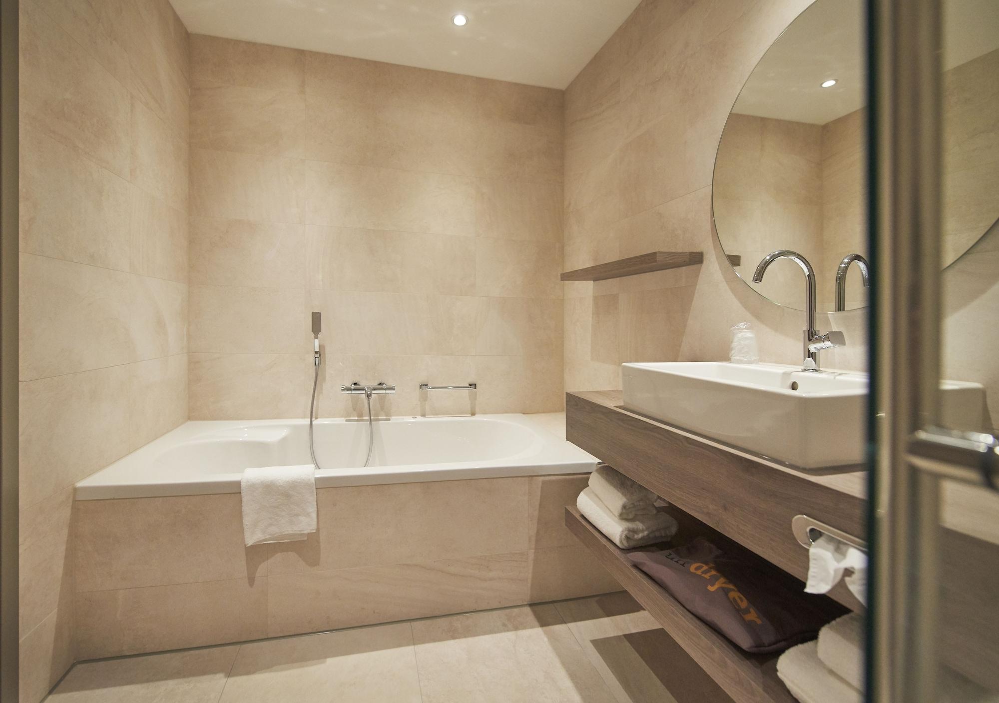 Van Der Valk Hotel ลีวาร์เดิน ภายนอก รูปภาพ