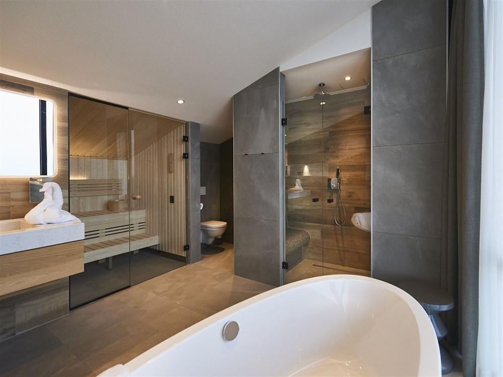 Van Der Valk Hotel ลีวาร์เดิน ภายนอก รูปภาพ
